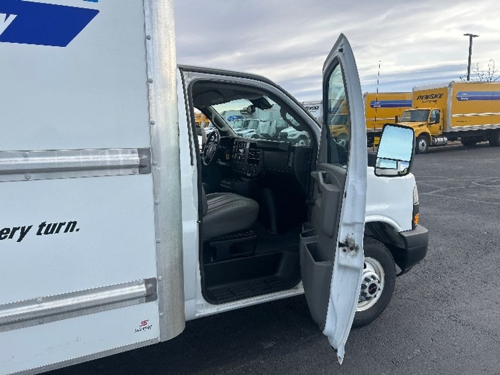 Light Duty Box Truck-Light and Medium Duty Trucks-GMC-2020-Savana G33903-Greeley-CO-65,570\n\t\tmiles-$ 34,250 - Image 20