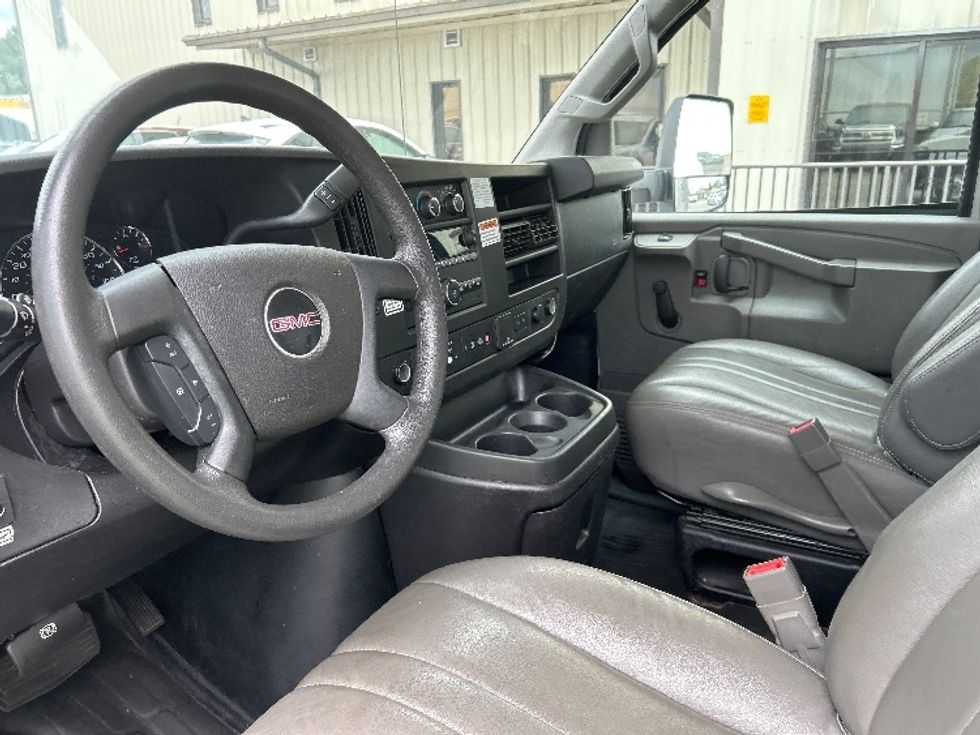 Light Duty Box Truck-Light and Medium Duty Trucks-GMC-2020-Savana G33903-Homewood-AL-113,221\n\t\tmiles-$ 27,000 - Image 18
