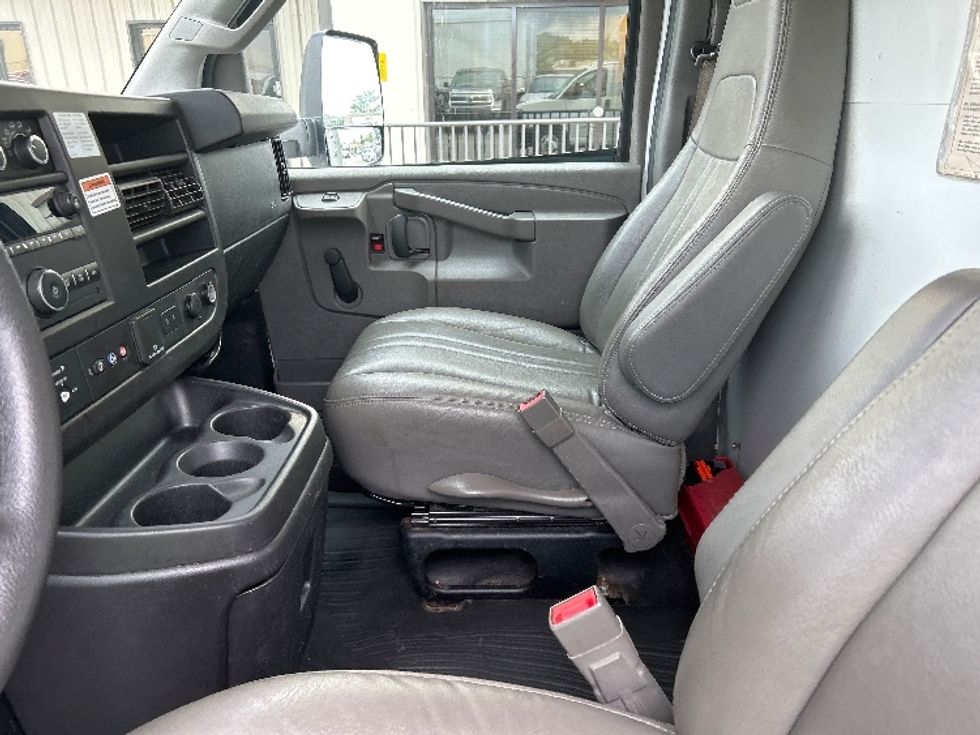 Light Duty Box Truck-Light and Medium Duty Trucks-GMC-2020-Savana G33903-Homewood-AL-113,221\n\t\tmiles-$ 27,000 - Image 19