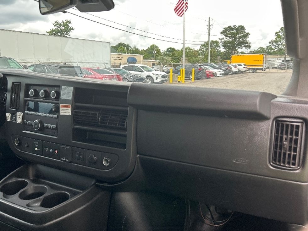 Light Duty Box Truck-Light and Medium Duty Trucks-GMC-2020-Savana G33903-Homewood-AL-113,221\n\t\tmiles-$ 27,000 - Image 21