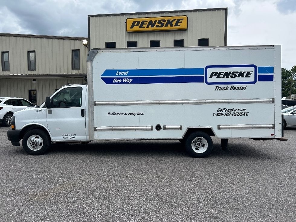 Light Duty Box Truck-Light and Medium Duty Trucks-GMC-2020-Savana G33903-Homewood-AL-113,221\n\t\tmiles-$ 27,000 - Image 4