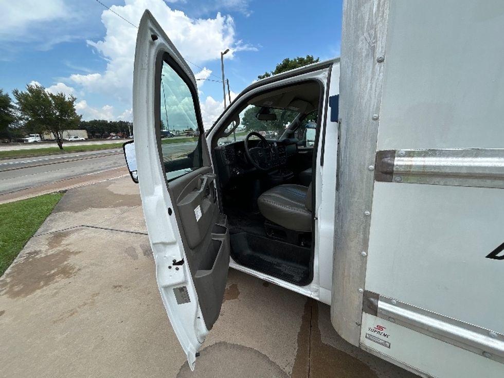 Light Duty Box Truck-Light and Medium Duty Trucks-GMC-2020-Savana G33903-Houston-TX-80,478\n\t\tmiles-$ 30,000 - Image 16