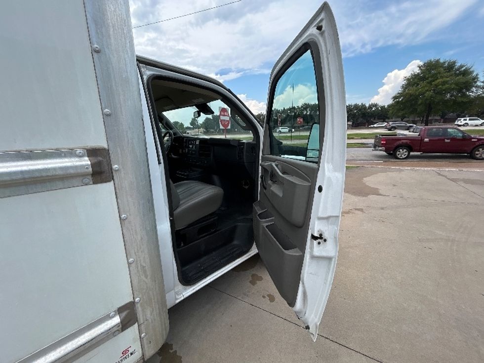 Light Duty Box Truck-Light and Medium Duty Trucks-GMC-2020-Savana G33903-Houston-TX-80,478\n\t\tmiles-$ 30,000 - Image 20