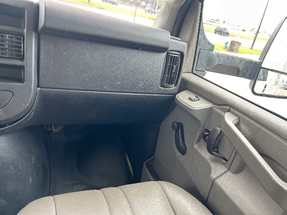 Light Duty Box Truck-Light and Medium Duty Trucks-GMC-2020-Savana G33903-Houston-TX-80,478\n\t\tmiles-$ 30,000 - Image 21