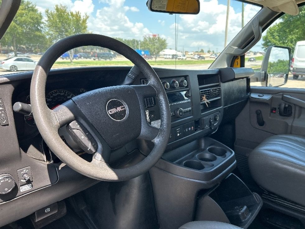 Light Duty Box Truck-Light and Medium Duty Trucks-GMC-2020-Savana G33903-Houston-TX-96,926\n\t\tmiles-$ 24,000 - Image 15