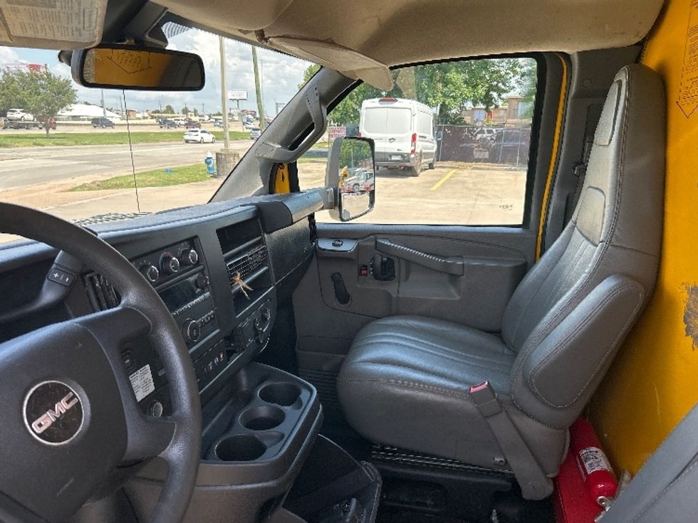 Light Duty Box Truck-Light and Medium Duty Trucks-GMC-2020-Savana G33903-Houston-TX-96,926\n\t\tmiles-$ 24,000 - Image 17
