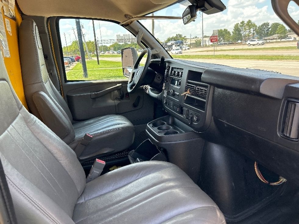 Light Duty Box Truck-Light and Medium Duty Trucks-GMC-2020-Savana G33903-Houston-TX-96,926\n\t\tmiles-$ 24,000 - Image 20