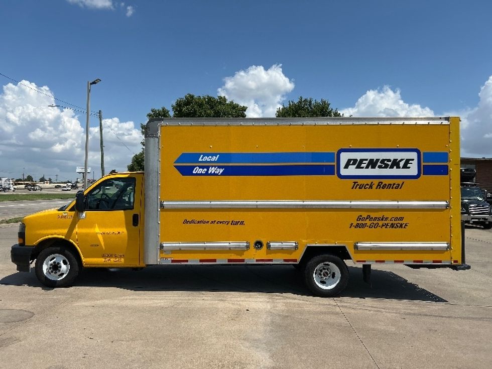 Light Duty Box Truck-Light and Medium Duty Trucks-GMC-2020-Savana G33903-Houston-TX-96,926\n\t\tmiles-$ 24,000 - Image 3