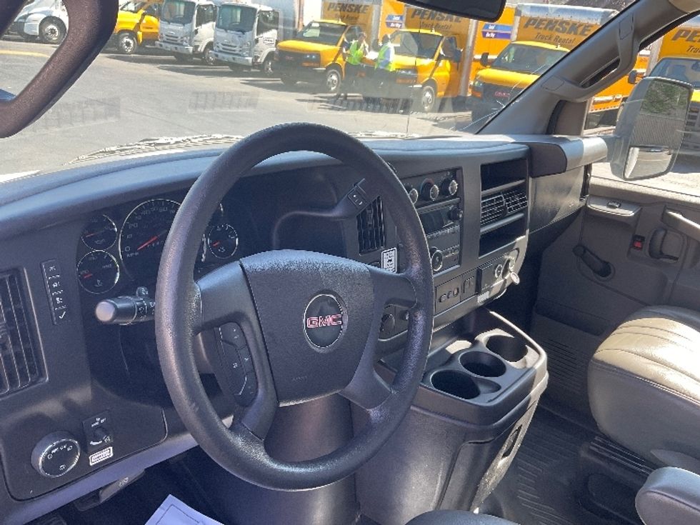 Light Duty Box Truck-Light and Medium Duty Trucks-GMC-2020-Savana G33903-Kent-WA-84,511\n\t\tmiles-$ 31,750 - Image 16