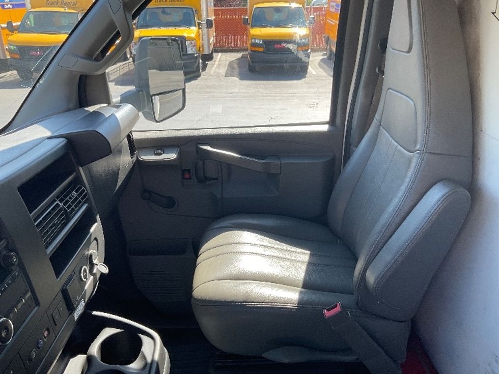 Light Duty Box Truck-Light and Medium Duty Trucks-GMC-2020-Savana G33903-Kent-WA-84,511\n\t\tmiles-$ 31,750 - Image 18
