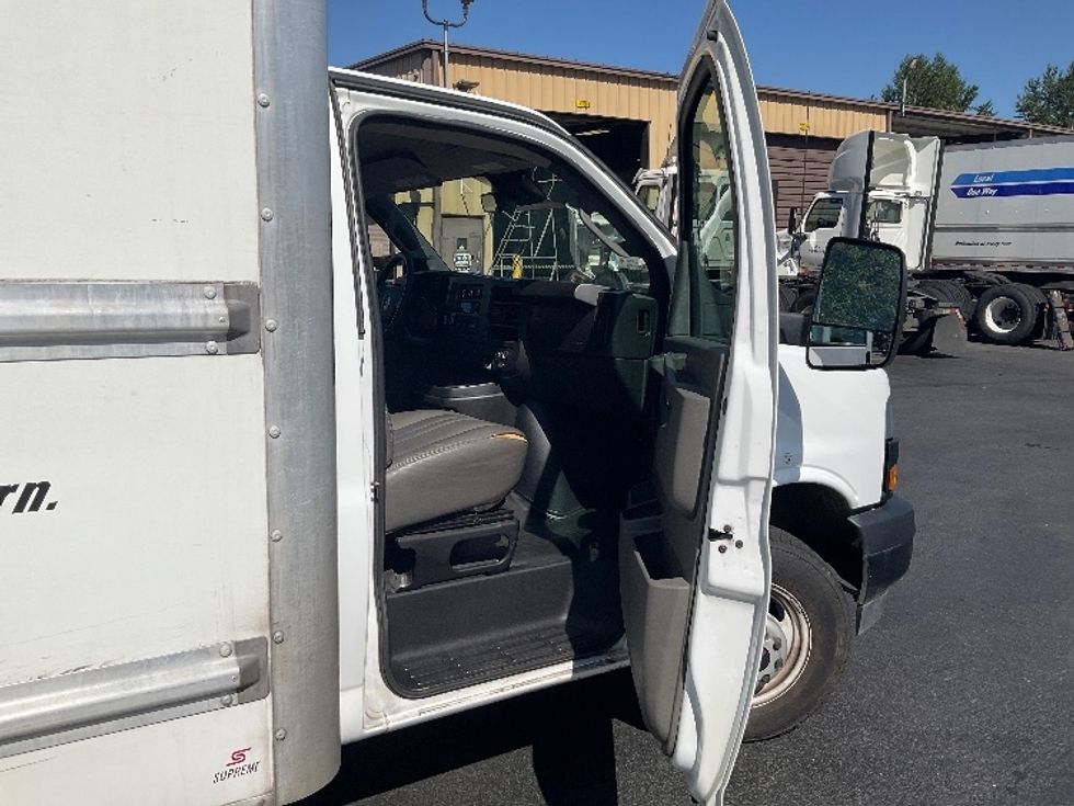 Light Duty Box Truck-Light and Medium Duty Trucks-GMC-2020-Savana G33903-Kent-WA-84,511\n\t\tmiles-$ 31,750 - Image 19