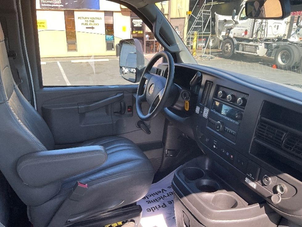 Light Duty Box Truck-Light and Medium Duty Trucks-GMC-2020-Savana G33903-Kent-WA-84,511\n\t\tmiles-$ 31,750 - Image 21