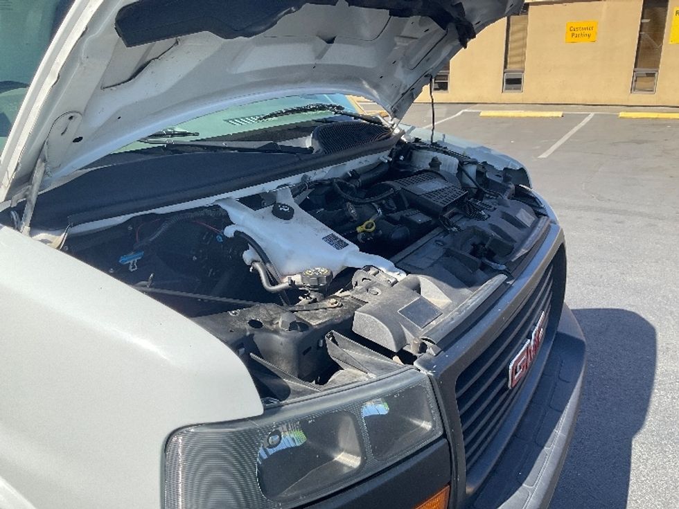 Light Duty Box Truck-Light and Medium Duty Trucks-GMC-2020-Savana G33903-Kent-WA-84,511\n\t\tmiles-$ 31,750 - Image 22