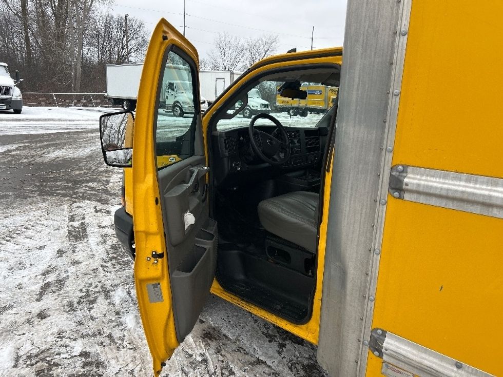 Light Duty Box Truck-Light and Medium Duty Trucks-GMC-2020-Savana G33903-Kentwood-MI-90,890\n\t\tmiles-$ 25,750 - Image 14