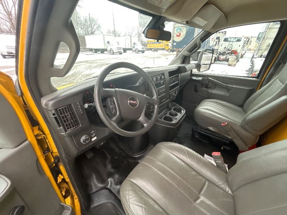 Light Duty Box Truck-Light and Medium Duty Trucks-GMC-2020-Savana G33903-Kentwood-MI-90,890\n\t\tmiles-$ 25,750 - Image 15