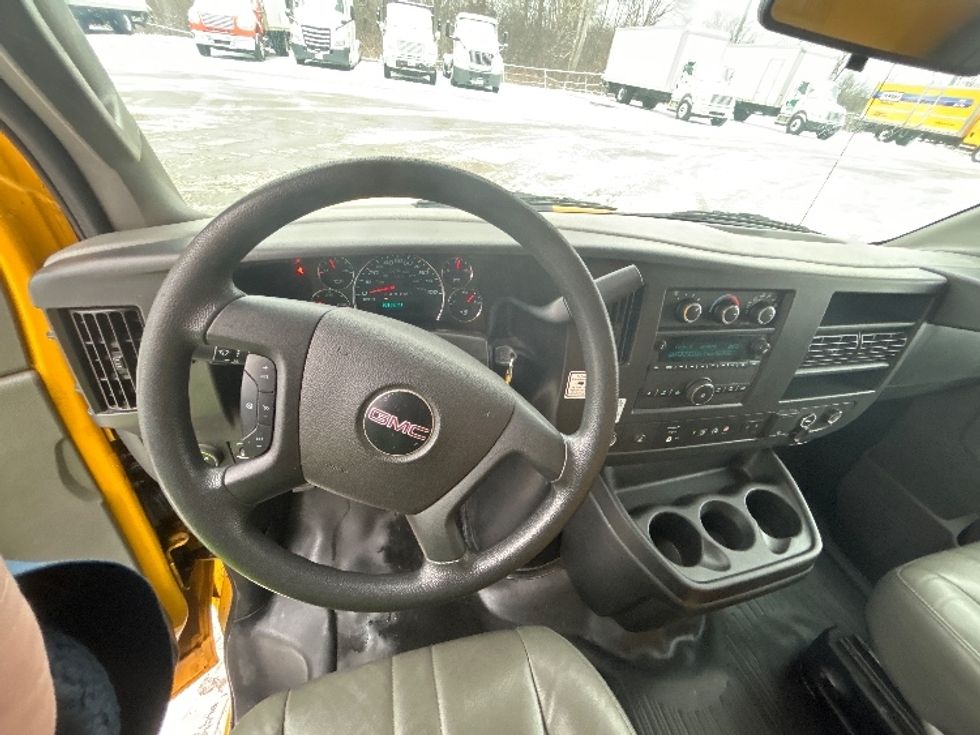 Light Duty Box Truck-Light and Medium Duty Trucks-GMC-2020-Savana G33903-Kentwood-MI-90,890\n\t\tmiles-$ 25,750 - Image 16