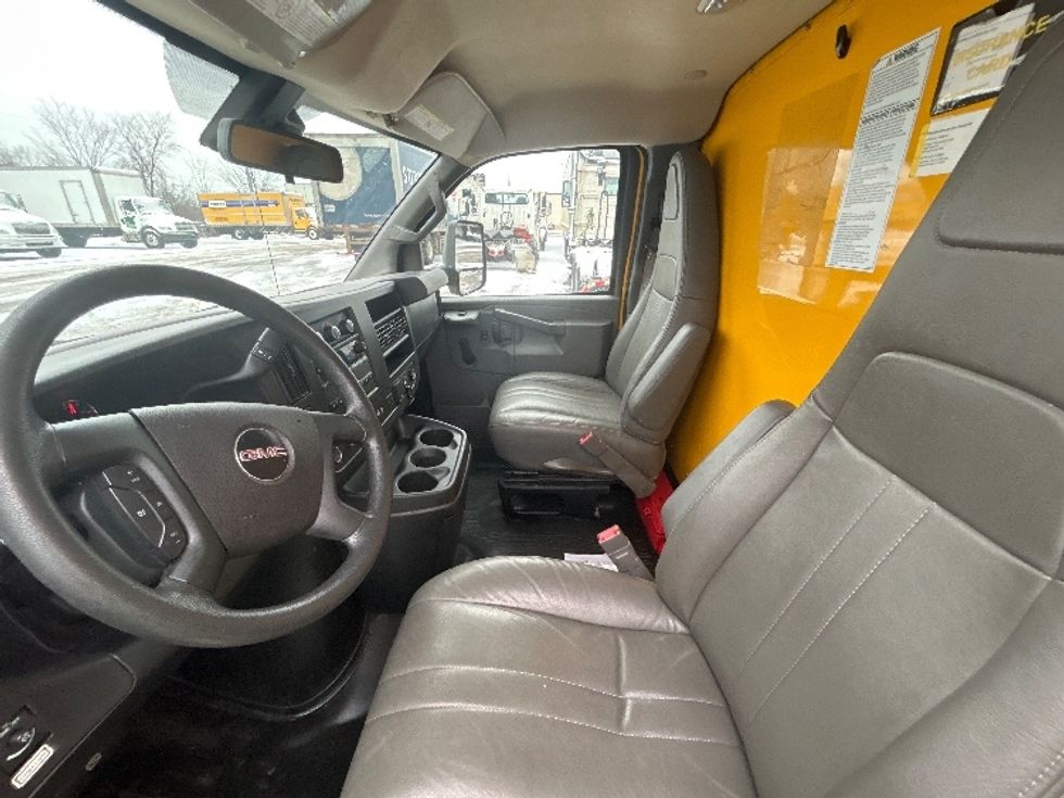 Light Duty Box Truck-Light and Medium Duty Trucks-GMC-2020-Savana G33903-Kentwood-MI-90,890\n\t\tmiles-$ 25,750 - Image 17