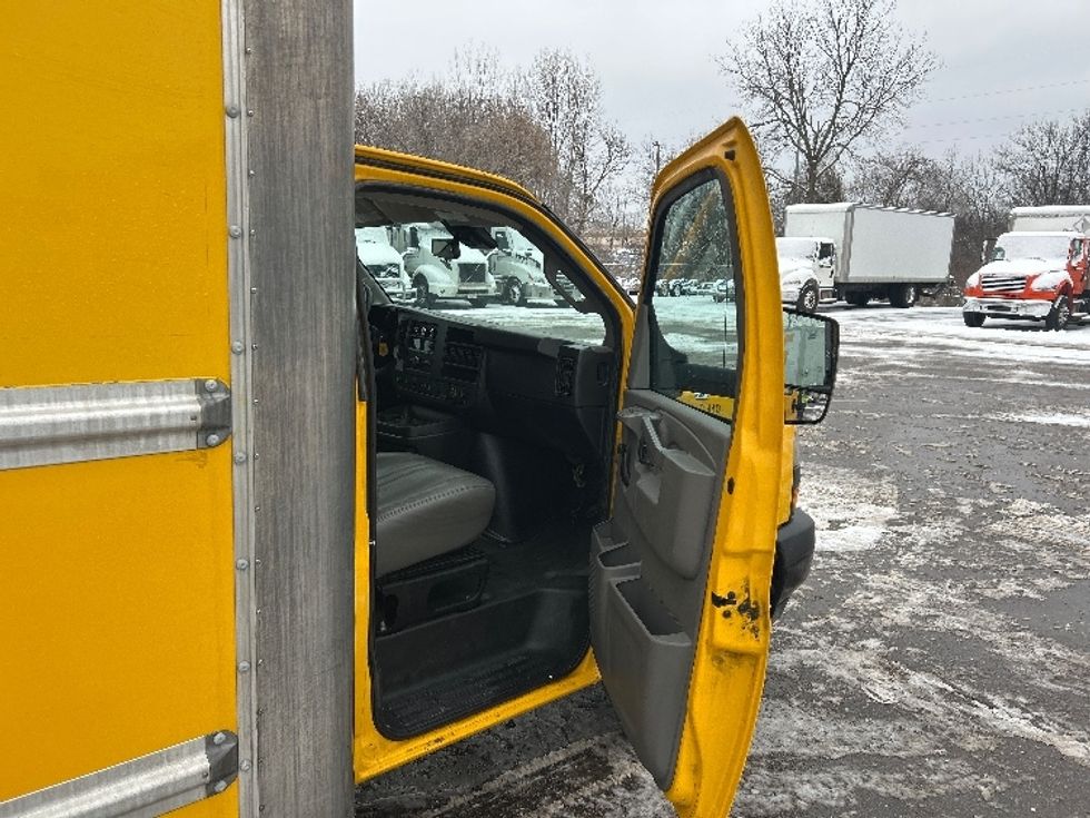 Light Duty Box Truck-Light and Medium Duty Trucks-GMC-2020-Savana G33903-Kentwood-MI-90,890\n\t\tmiles-$ 25,750 - Image 18