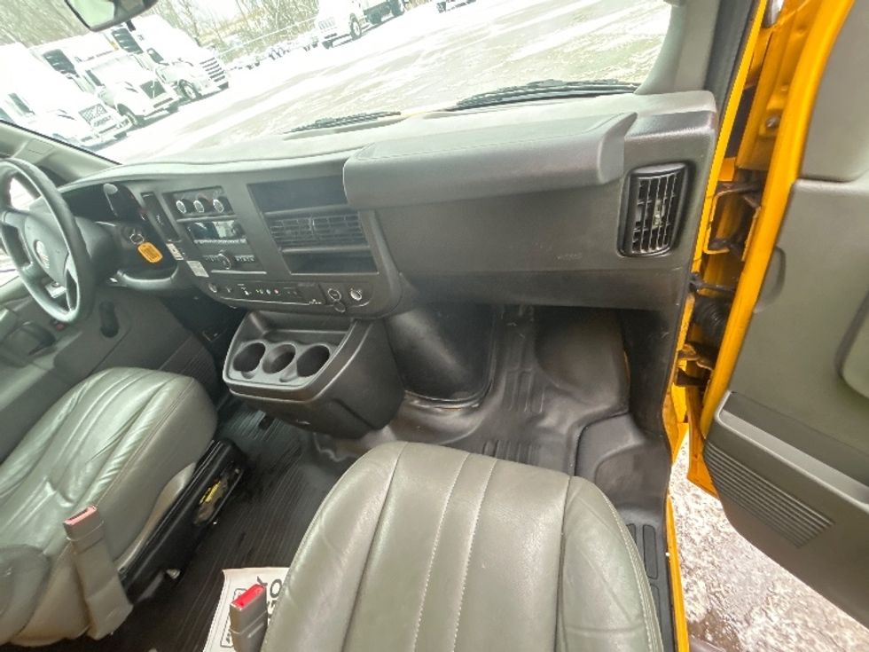 Light Duty Box Truck-Light and Medium Duty Trucks-GMC-2020-Savana G33903-Kentwood-MI-90,890\n\t\tmiles-$ 25,750 - Image 19