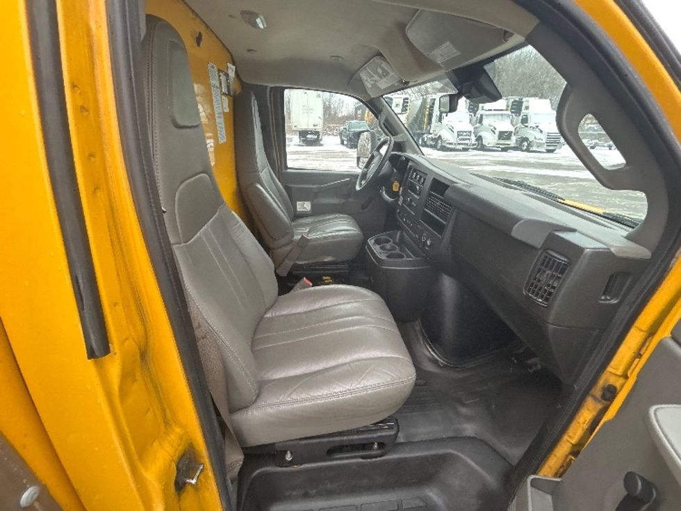 Light Duty Box Truck-Light and Medium Duty Trucks-GMC-2020-Savana G33903-Kentwood-MI-90,890\n\t\tmiles-$ 25,750 - Image 20