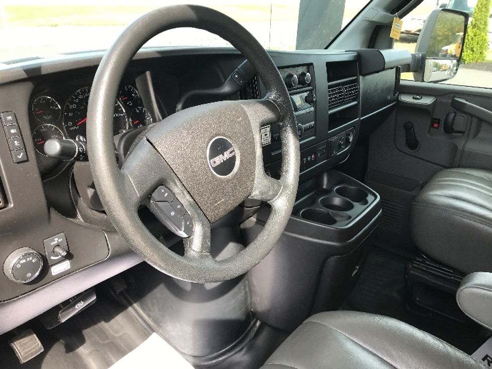 Light Duty Box Truck-Light and Medium Duty Trucks-GMC-2020-Savana G33903-Lancaster-PA-116,578\n\t\tmiles-$ 22,250 - Image 17