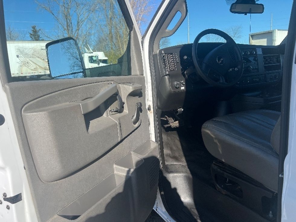 Light Duty Box Truck-Light and Medium Duty Trucks-GMC-2020-Savana G33903-Lansing-MI-79,728\n\t\tmiles-$ 35,250 - Image 16