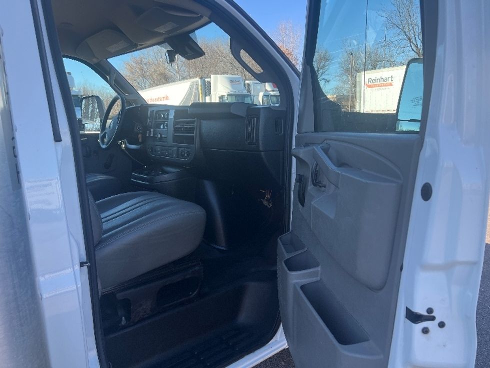 Light Duty Box Truck-Light and Medium Duty Trucks-GMC-2020-Savana G33903-Lansing-MI-79,728\n\t\tmiles-$ 35,250 - Image 20