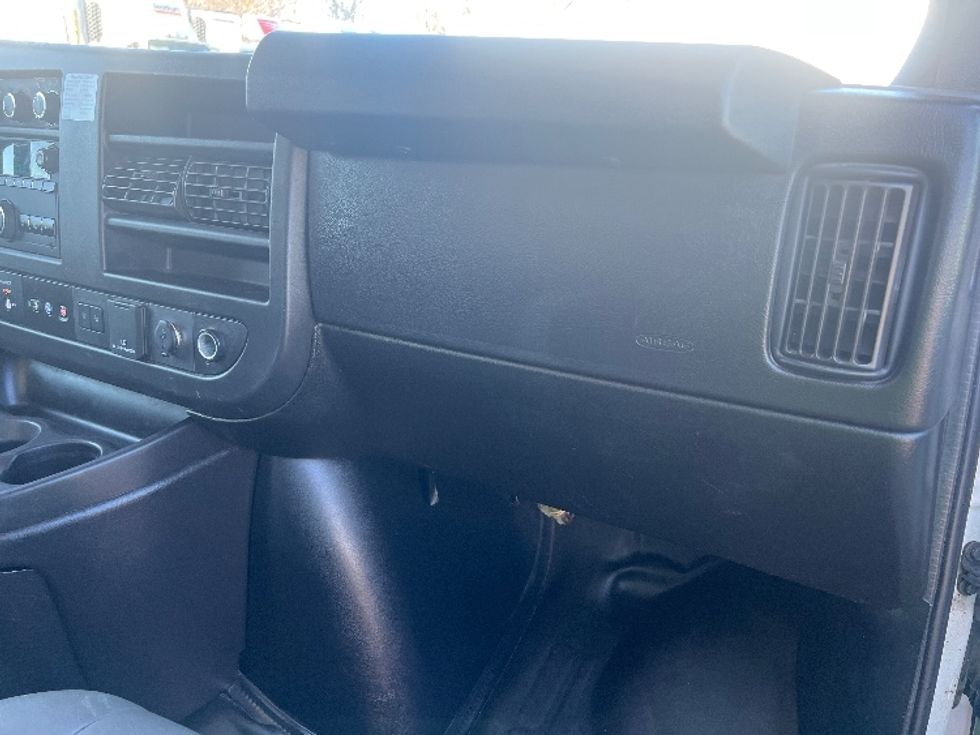 Light Duty Box Truck-Light and Medium Duty Trucks-GMC-2020-Savana G33903-Lansing-MI-79,728\n\t\tmiles-$ 35,250 - Image 21