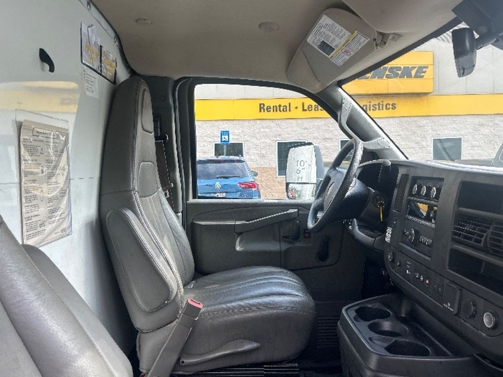 Light Duty Box Truck-Light and Medium Duty Trucks-GMC-2020-Savana G33903-Lithia Springs-GA-105,417\n\t\tmiles-$ 28,250 - Image 22