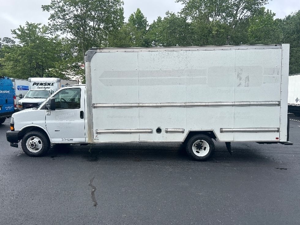 Light Duty Box Truck-Light and Medium Duty Trucks-GMC-2020-Savana G33903-Lithia Springs-GA-105,417\n\t\tmiles-$ 28,250 - Image 4