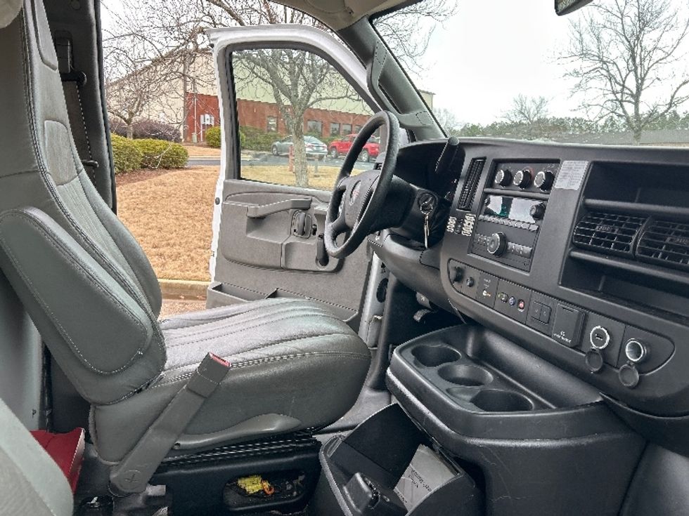 2020 Gmc Savana 3500 Cutaway photo 15