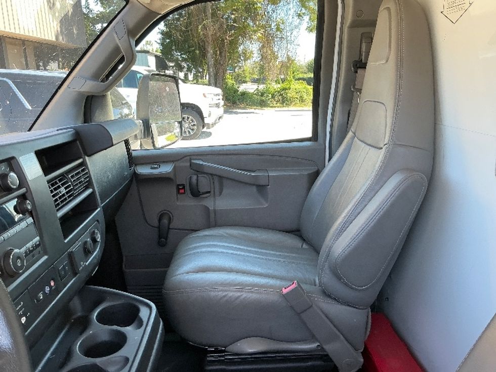 Light Duty Box Truck-Light and Medium Duty Trucks-GMC-2020-Savana G33903-Mebane-NC-89,668\n\t\tmiles-$ 30,500 - Image 19
