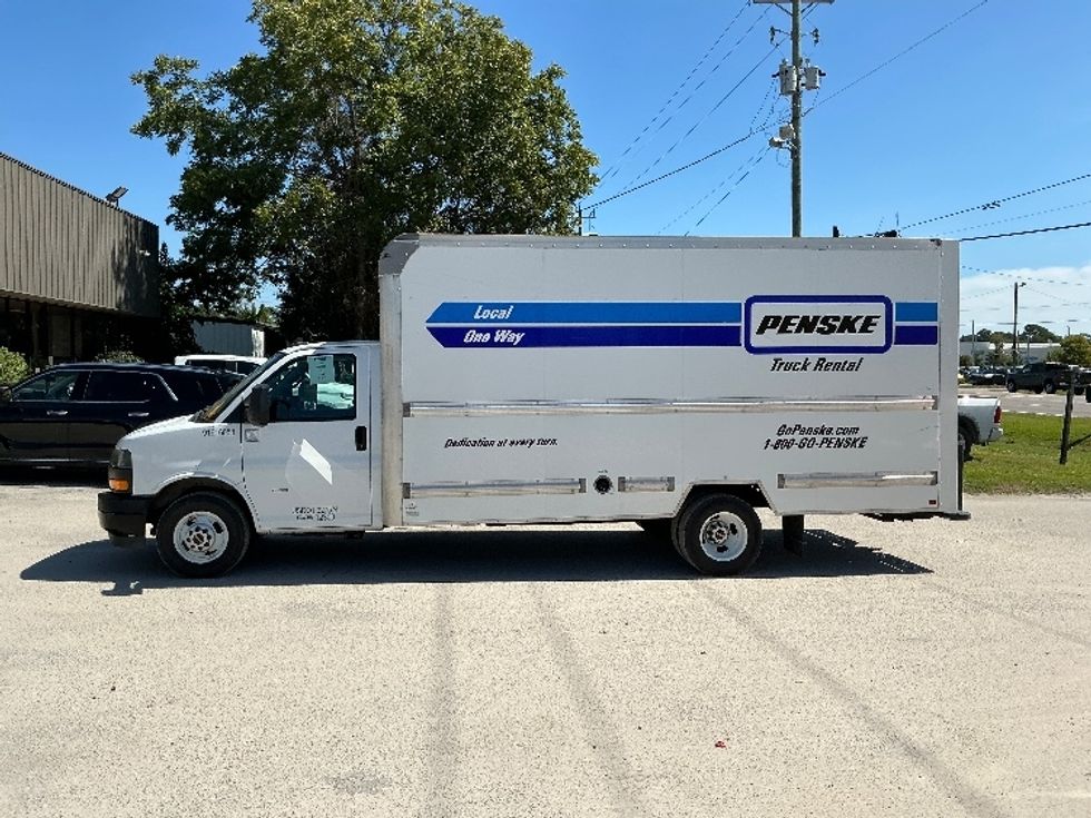 Light Duty Box Truck-Light and Medium Duty Trucks-GMC-2020-Savana G33903-Mebane-NC-89,668\n\t\tmiles-$ 30,500 - Image 4