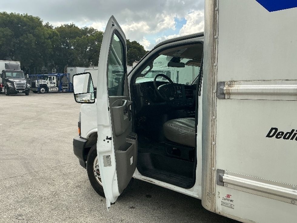 Light Duty Box Truck-Light and Medium Duty Trucks-GMC-2020-Savana G33903-Medley-FL-88,244\n\t\tmiles-$ 30,750 - Image 16