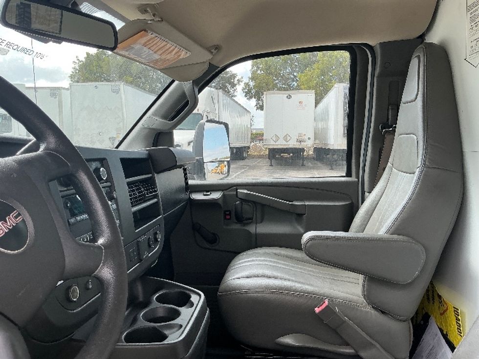 Light Duty Box Truck-Light and Medium Duty Trucks-GMC-2020-Savana G33903-Medley-FL-88,244\n\t\tmiles-$ 30,750 - Image 19