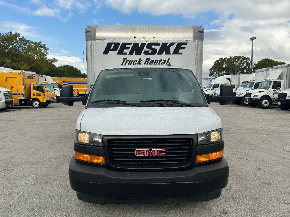 Light Duty Box Truck-Light and Medium Duty Trucks-GMC-2020-Savana G33903-Medley-FL-88,244\n\t\tmiles-$ 30,750 - Image 2