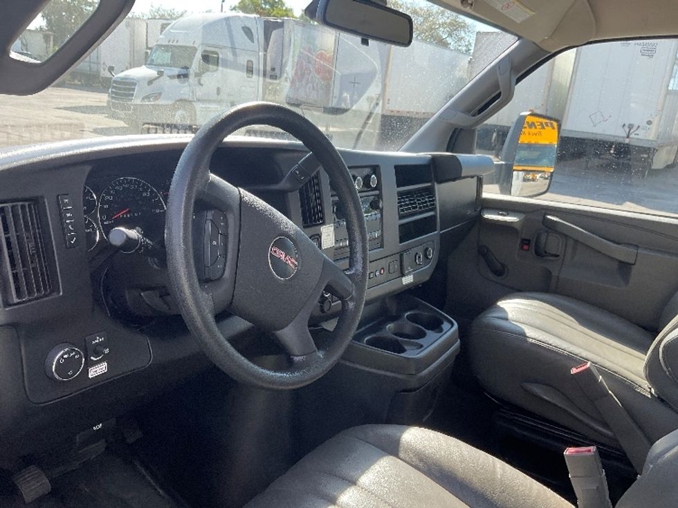 Light Duty Box Truck-Light and Medium Duty Trucks-GMC-2020-Savana G33903-Medley-FL-89,984\n\t\tmiles-$ 33,250 - Image 17