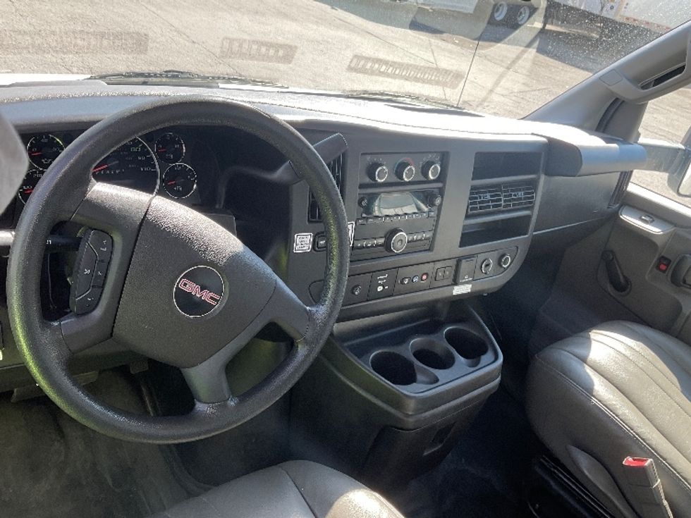 Light Duty Box Truck-Light and Medium Duty Trucks-GMC-2020-Savana G33903-Medley-FL-89,984\n\t\tmiles-$ 33,250 - Image 18