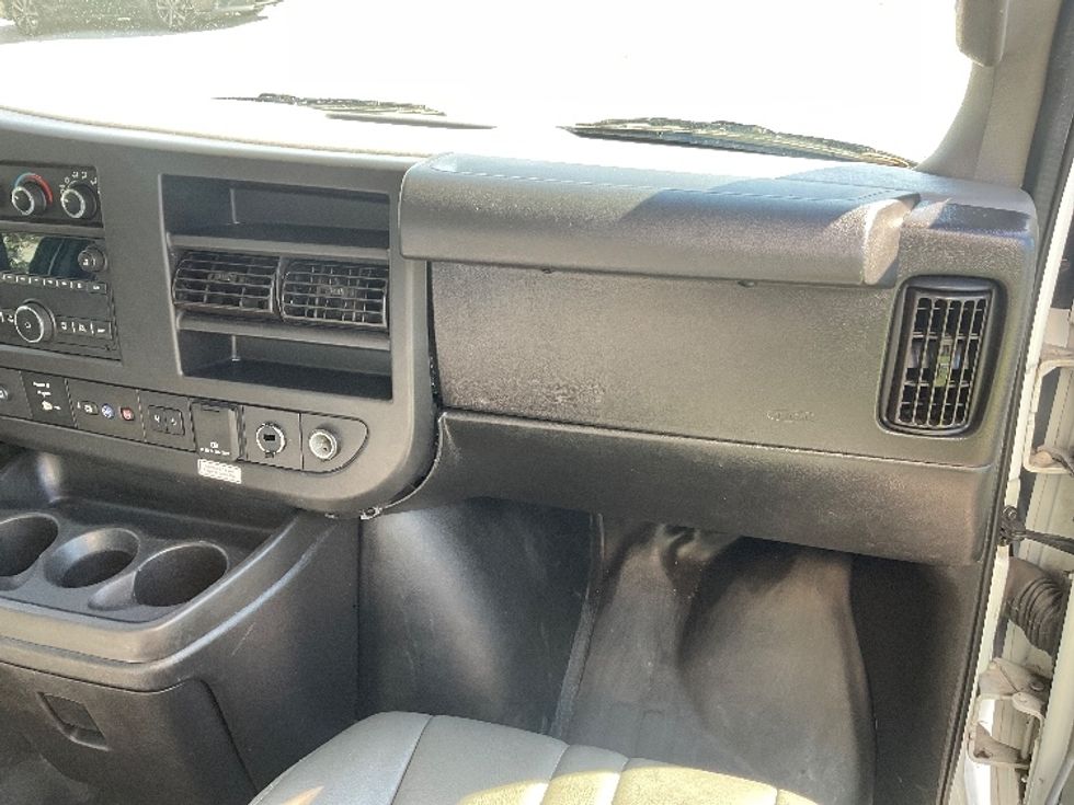 Light Duty Box Truck-Light and Medium Duty Trucks-GMC-2020-Savana G33903-Medley-FL-89,984\n\t\tmiles-$ 33,250 - Image 21