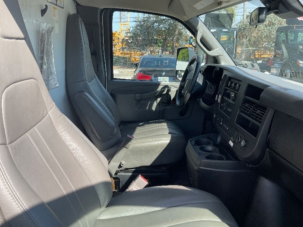 Light Duty Box Truck-Light and Medium Duty Trucks-GMC-2020-Savana G33903-Medley-FL-89,984\n\t\tmiles-$ 33,250 - Image 22