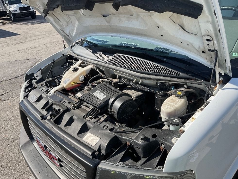 Light Duty Box Truck-Light and Medium Duty Trucks-GMC-2020-Savana G33903-Medley-FL-89,984\n\t\tmiles-$ 33,250 - Image 24