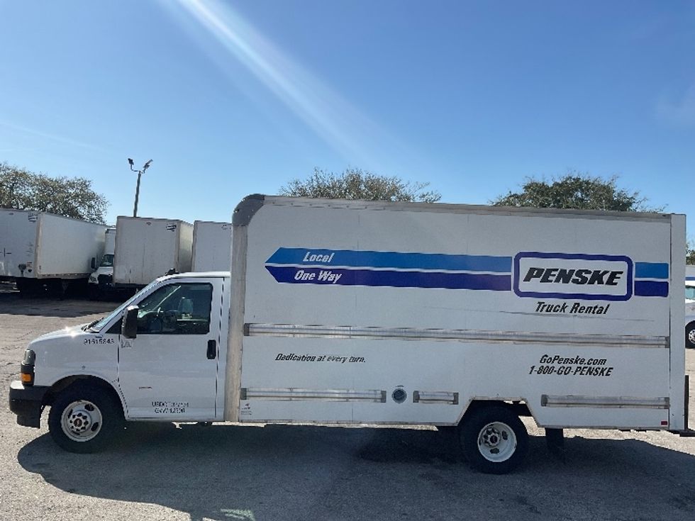 Light Duty Box Truck-Light and Medium Duty Trucks-GMC-2020-Savana G33903-Medley-FL-89,984\n\t\tmiles-$ 33,250 - Image 4