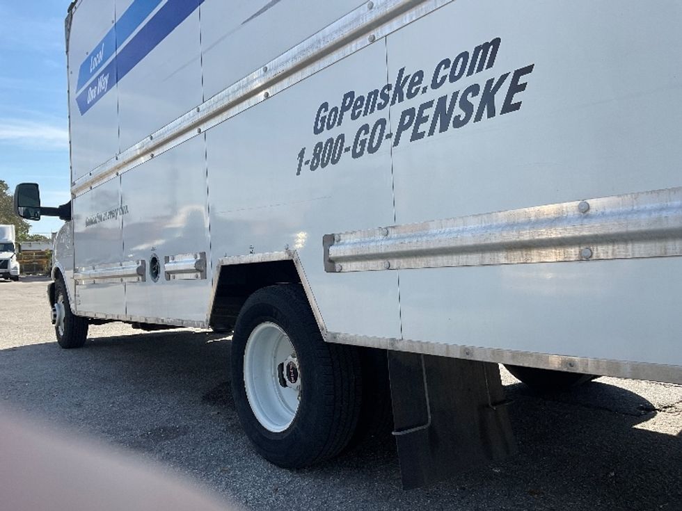 Light Duty Box Truck-Light and Medium Duty Trucks-GMC-2020-Savana G33903-Medley-FL-89,984\n\t\tmiles-$ 33,250 - Image 5