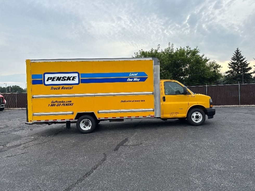 Light Duty Box Truck-Light and Medium Duty Trucks-GMC-2020-Savana G33903-Middlefield-OH-92,938\n\t\tmiles-$ 22,750 - Image 15