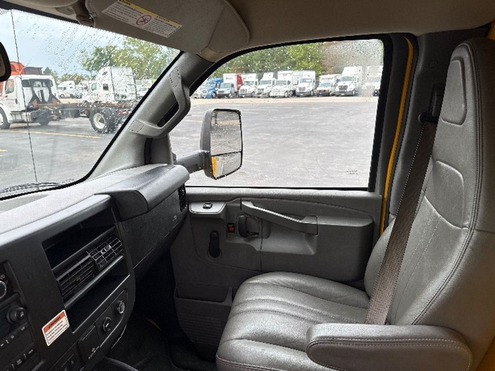 Light Duty Box Truck-Light and Medium Duty Trucks-GMC-2020-Savana G33903-Middlefield-OH-92,938\n\t\tmiles-$ 22,750 - Image 19