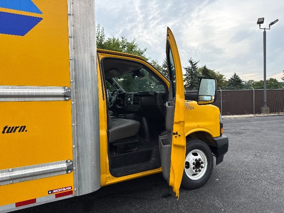 Light Duty Box Truck-Light and Medium Duty Trucks-GMC-2020-Savana G33903-Middlefield-OH-92,938\n\t\tmiles-$ 22,750 - Image 20