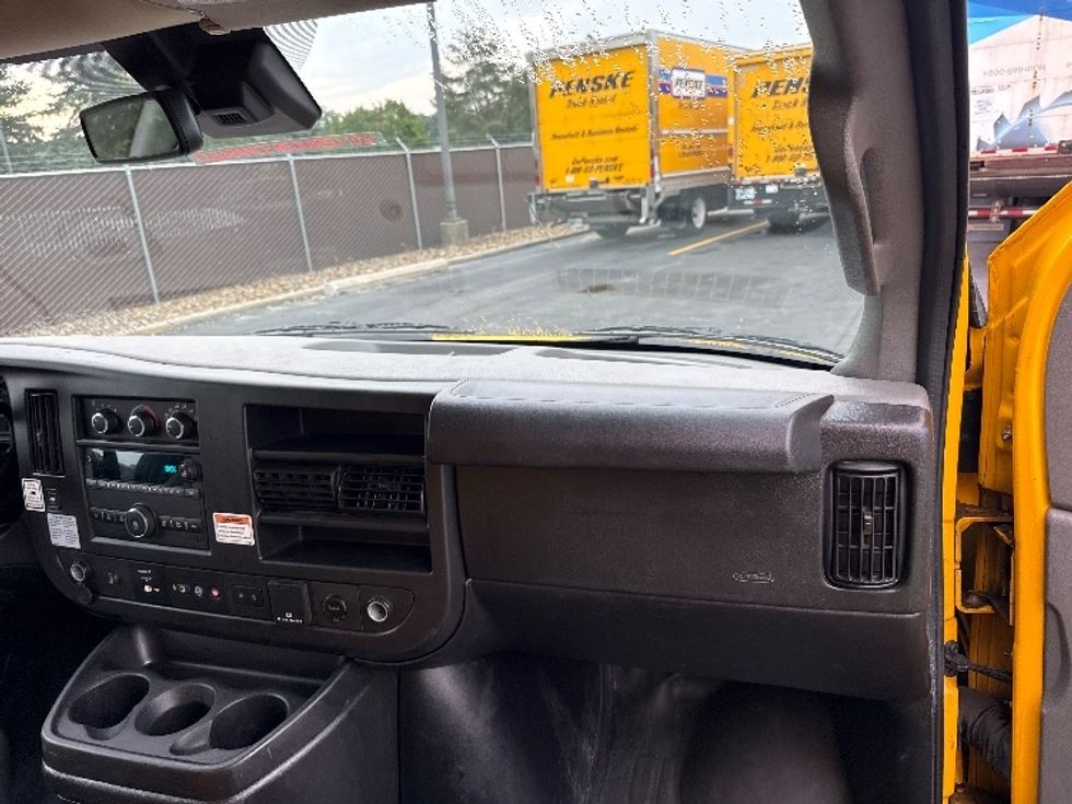 Light Duty Box Truck-Light and Medium Duty Trucks-GMC-2020-Savana G33903-Middlefield-OH-92,938\n\t\tmiles-$ 22,750 - Image 21