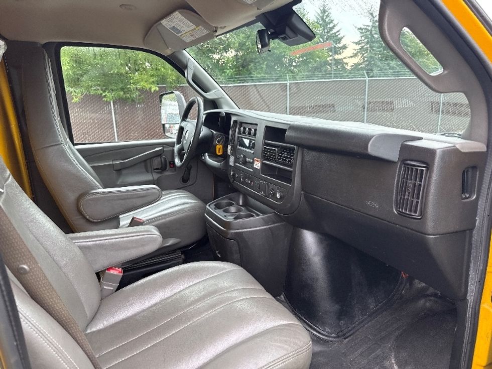 Light Duty Box Truck-Light and Medium Duty Trucks-GMC-2020-Savana G33903-Middlefield-OH-92,938\n\t\tmiles-$ 22,750 - Image 22