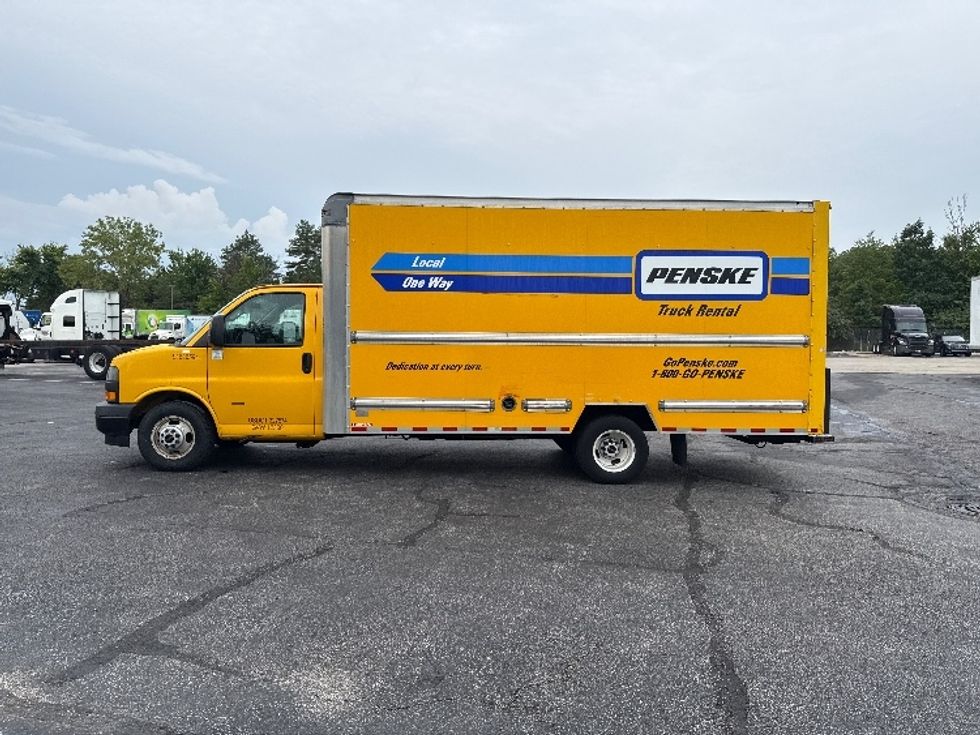 Light Duty Box Truck-Light and Medium Duty Trucks-GMC-2020-Savana G33903-Middlefield-OH-92,938\n\t\tmiles-$ 22,750 - Image 4