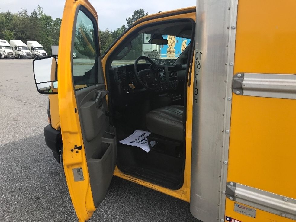 Light Duty Box Truck-Light and Medium Duty Trucks-GMC-2020-Savana G33903-Milwaukee-WI-89,664\n\t\tmiles-$ 24,000 - Image 16